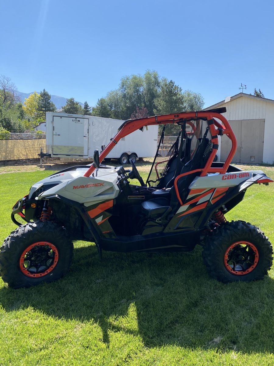 Side by side UTV