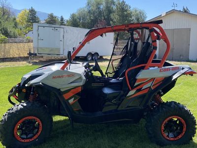 Side by side UTV