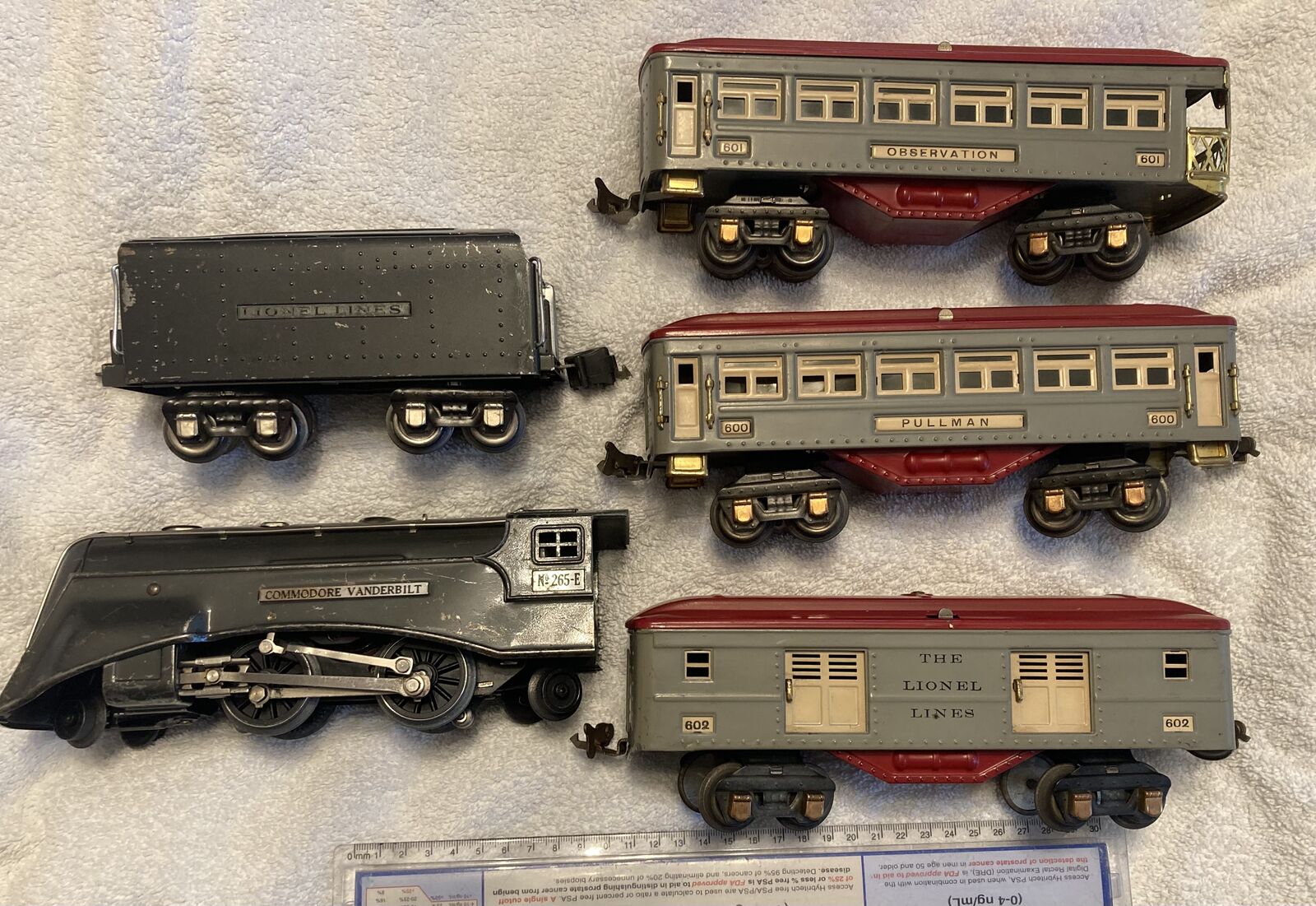 Lionel Prewar 265E, Tender, 3 Passenger Cars
