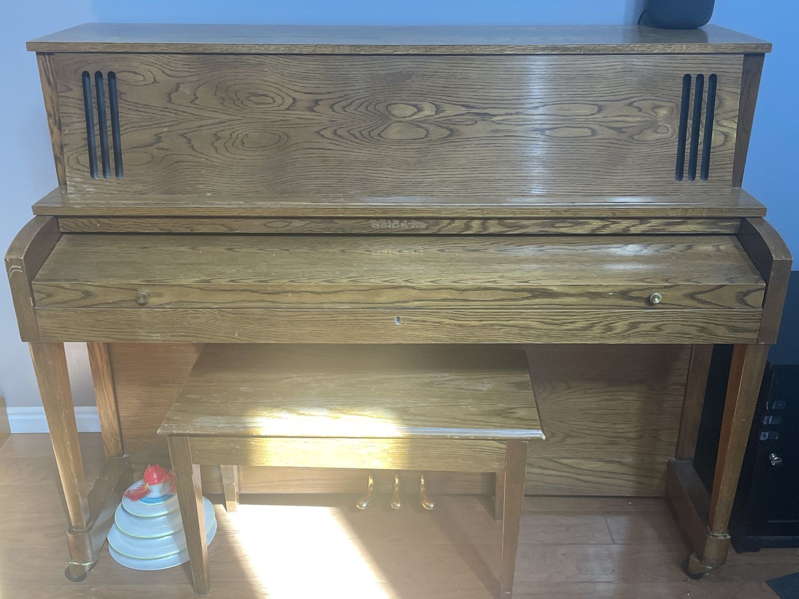 Baldwin Hamilton standard upright Piano with Bench - Oak Finish