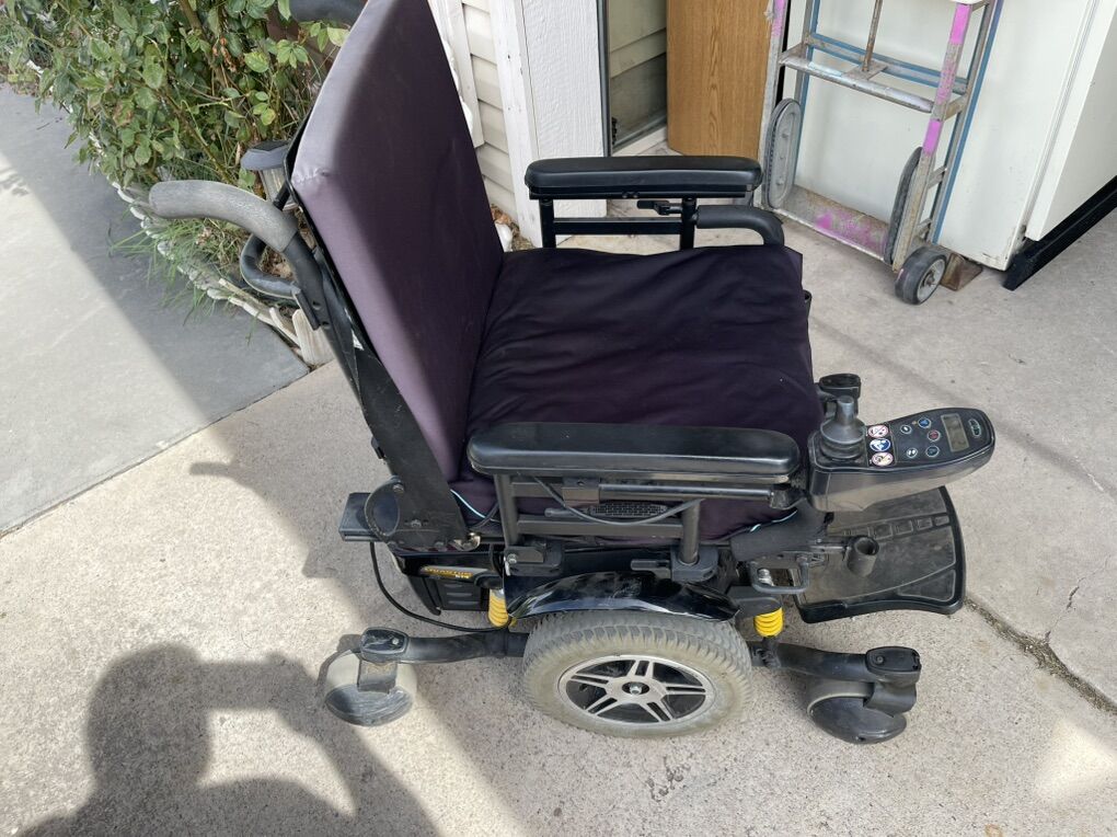 Pride Quantum 614 Power Wheelchair Rehab Scooter