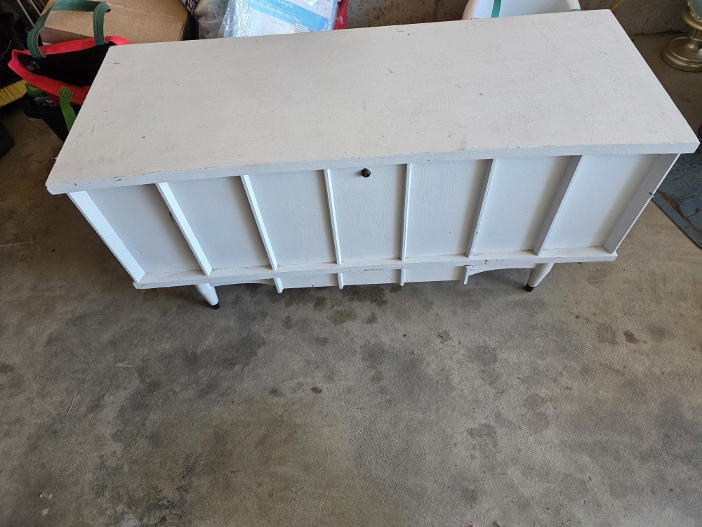 Vintage Lane cedar chest