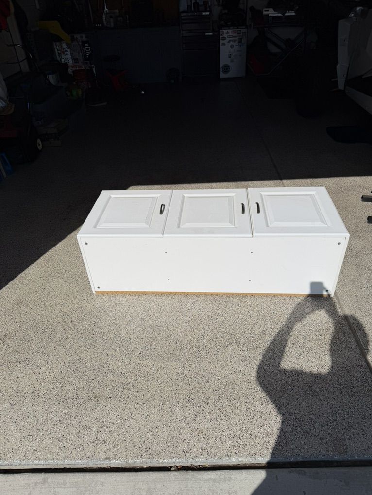 3 Door Hanging Cabinet