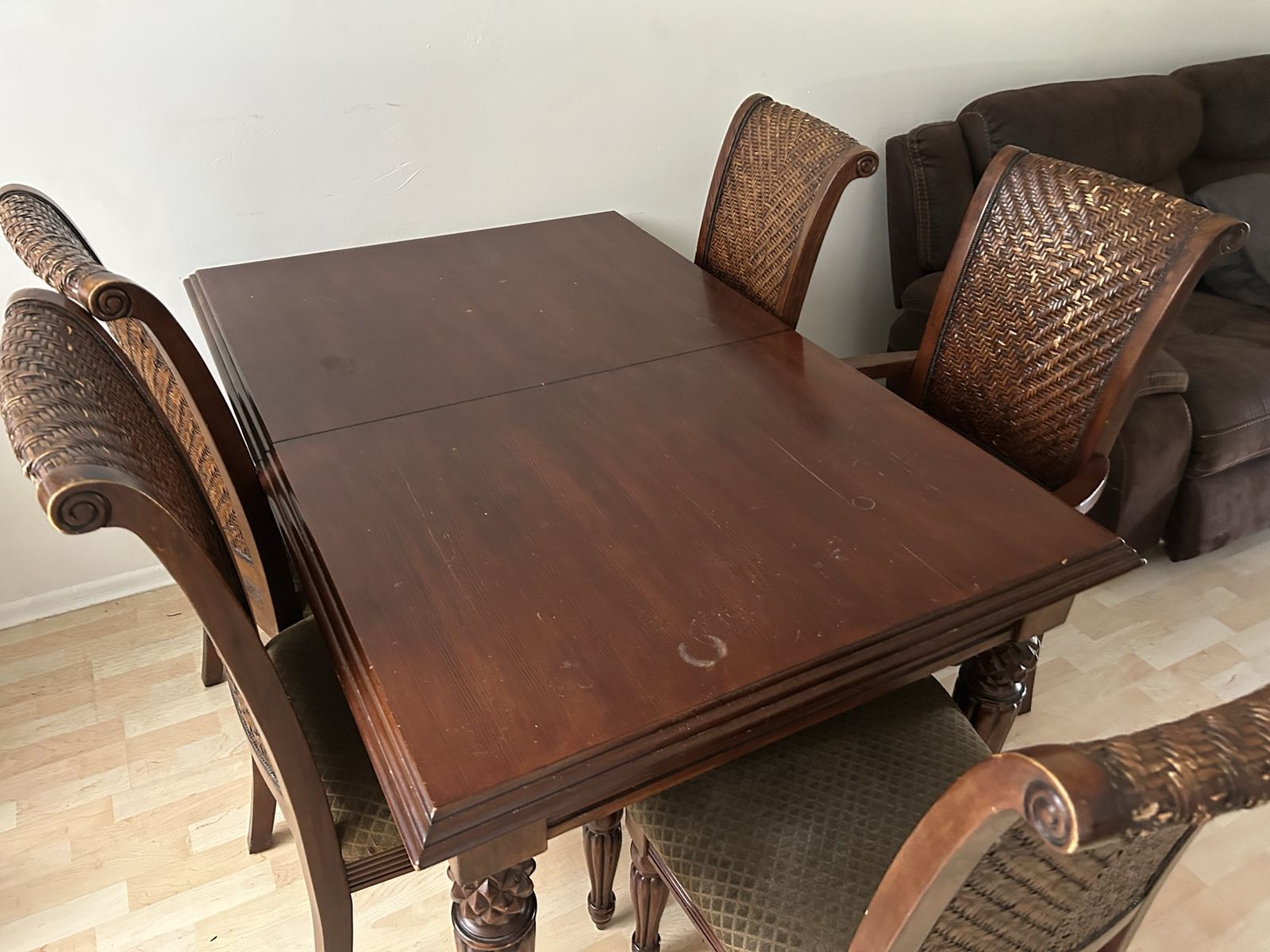 Wooden Dining Table with Carved Legs and 5 Wicker Back Chairs - Extendable Leaf Included