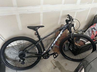 Trek Marlin 5 mountain bike