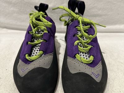 Evolv women’s 6 or youth 4.5 purple/gray like new climbing shoes