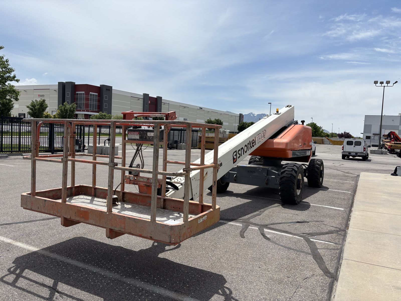 60 Ft. Telescopic Boom Lift for Rent!