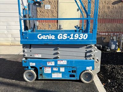 SCISSOR LIFT 19FT - 26FT - 32FT. RENTAL. JLG - JCB - GENIE