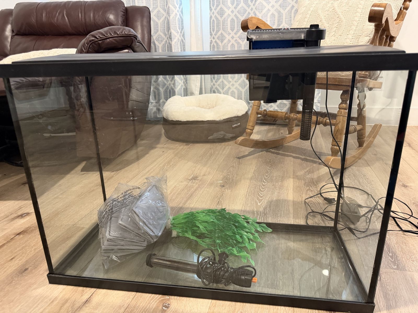 Top Fin 20 gallon fish tank w/accessories