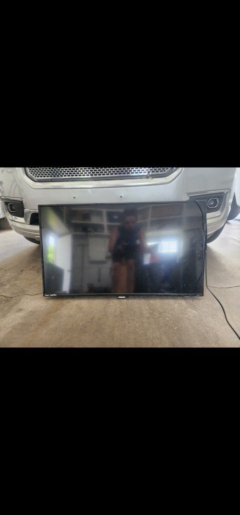 40" Phillips roku tv