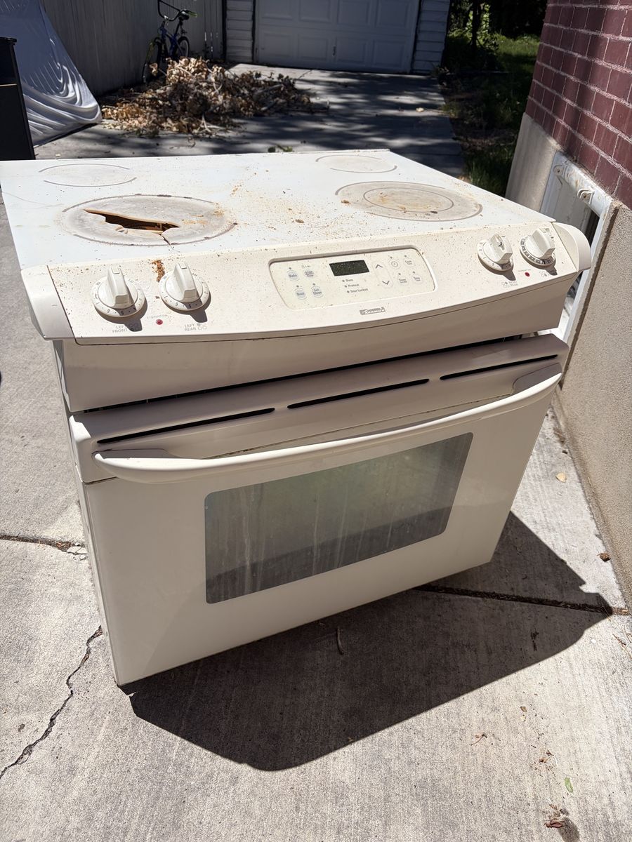 Kenmore White Electric Range Stove with Damaged Cooktop - Free for Parts/Scrap