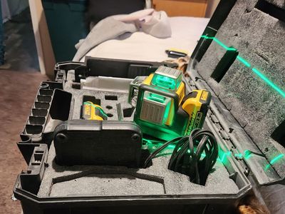 Self-Leveling 3-Beam 360 Degree Laser Level with 2 2.0Ah Battery, Charger and Case