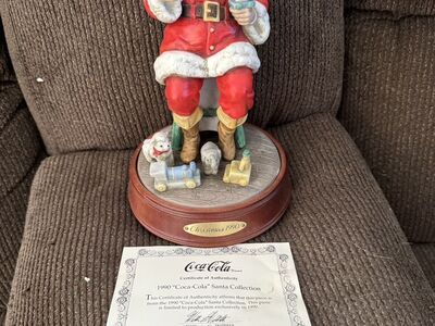 Coca Cola Santa Musical Box Figurine