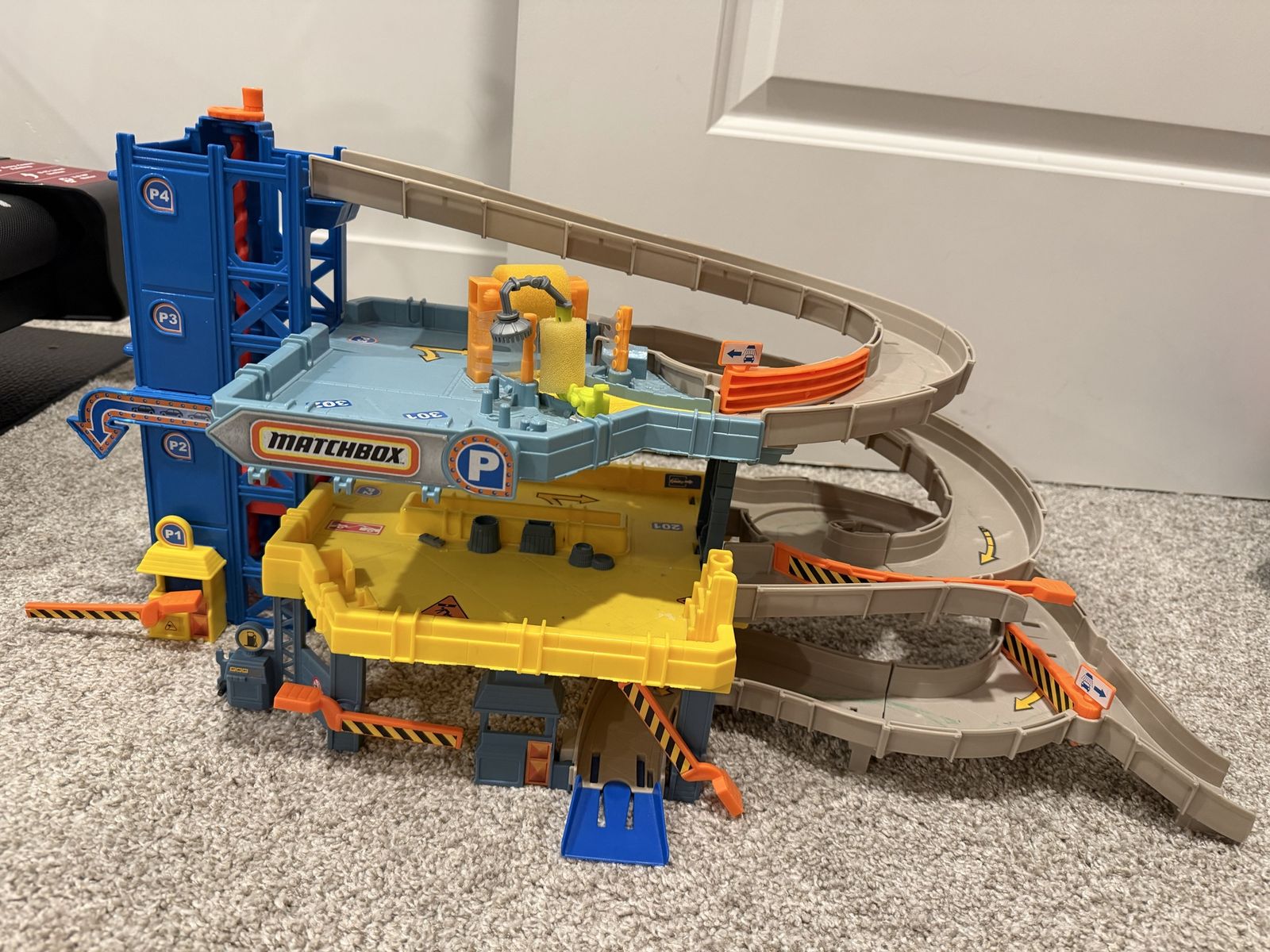Matchbox Super Clean Car Wash & Parking Garage Playset Toy Track Multi-Level