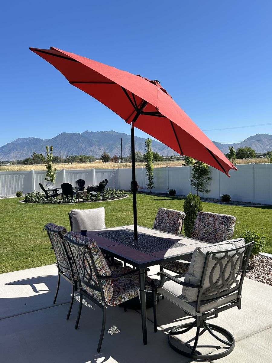 Crank and tilt round patio umbrella