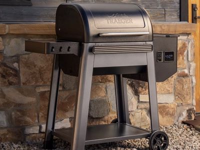 Traeger Westwood Pellet Grill + Traeger Cover – Brand New!