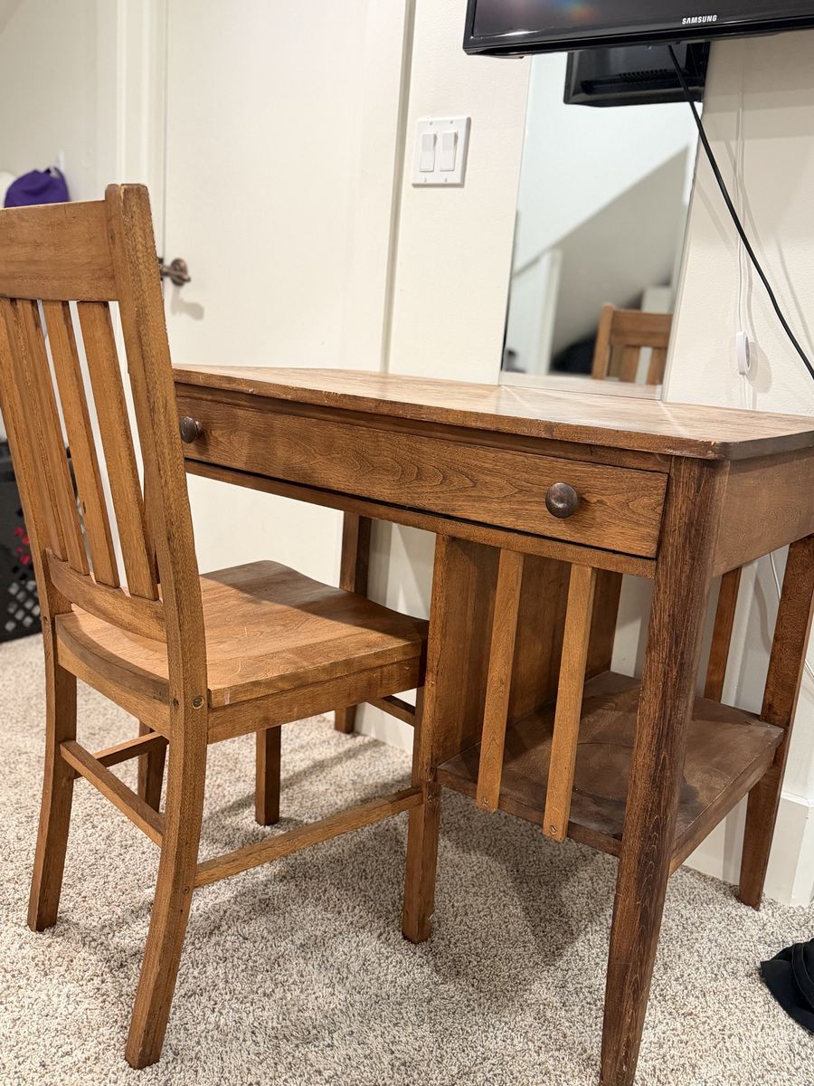 Wooden desk. measurements: 2.5 feet tall,3 ft wide
