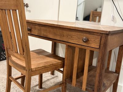 Wooden desk. measurements: 2.5 feet tall,3 ft wide