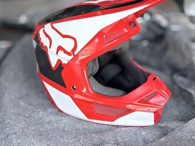 Fox Racing MVRS V1 Motocross Helmet, sz M (57-58), DOT Certified with MIPS