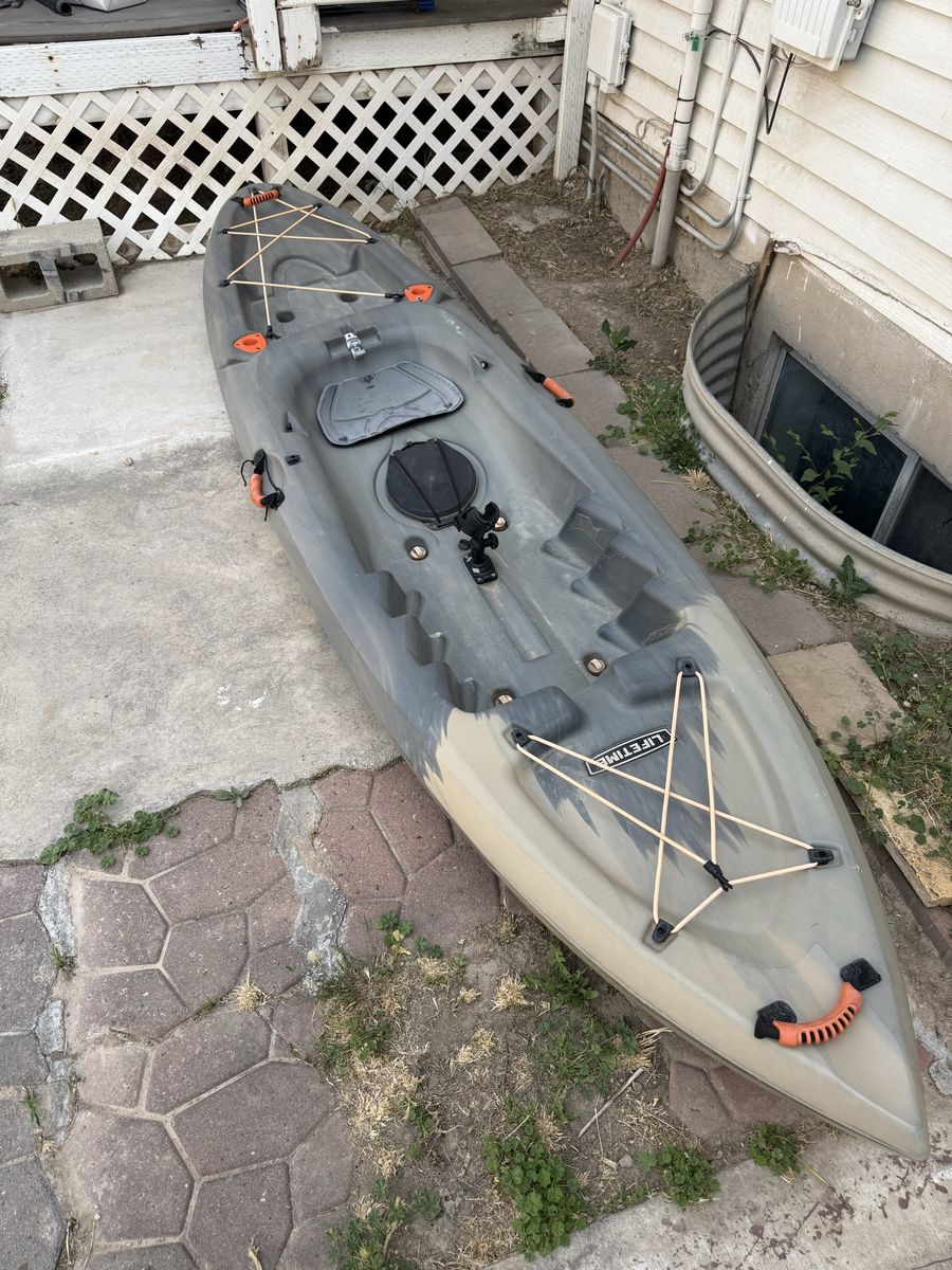 Lifetime fishing kayak