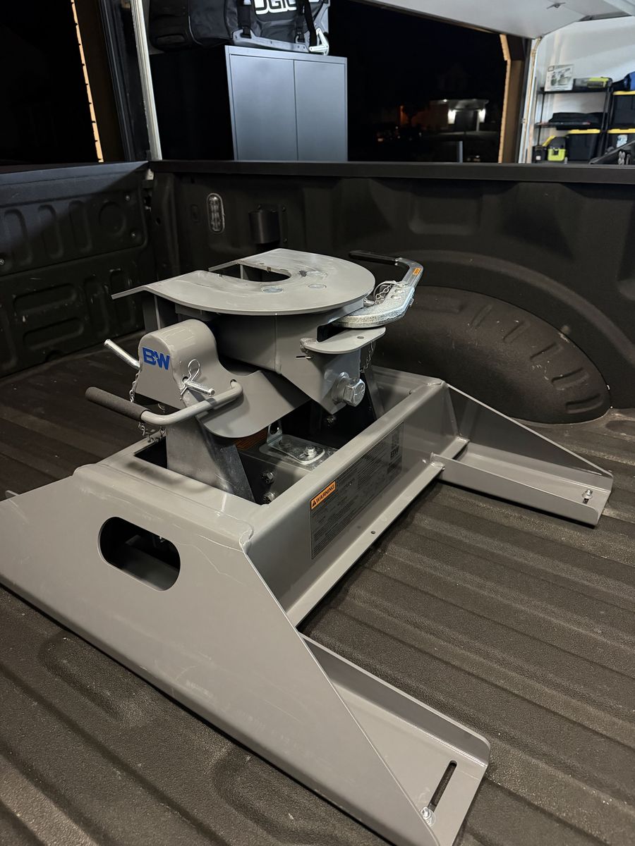 B&W Trailer Hitches Turnoverball Gooseneck Hitch with Companion 5th Wheel Head - Used, Excellent Condition