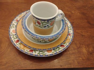 Dansk fiance fruits pattern