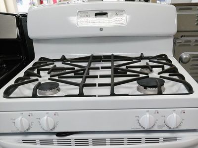 Wite GAS Stove with 5th Burner~Excellent Condition~90 Day Guarantee