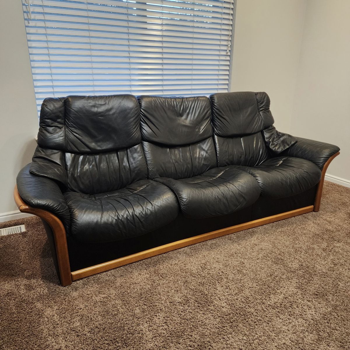 MID CENTURY MODERN EKORNES STRESSLESS SOFA THREE SEATER RECLINING w/ OTTOMAN BLACK LEATHER OTTOMAN DANISH MODERN NICE!