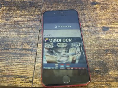 Apple iPhone SE 2nd Gen (2020) 64GB Red Unlocked - Excellent Condition