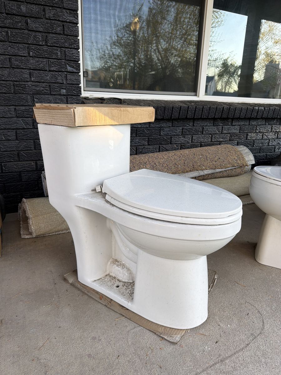 Free NEver Used Toilet