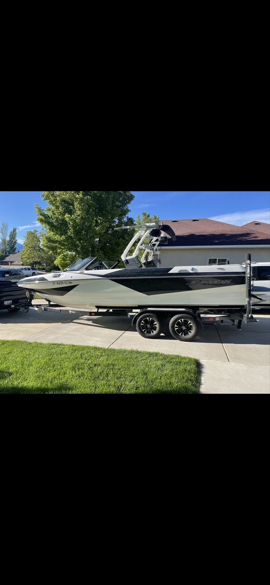 2020 Centurion Supreme S238 Surf Boat For Rent!