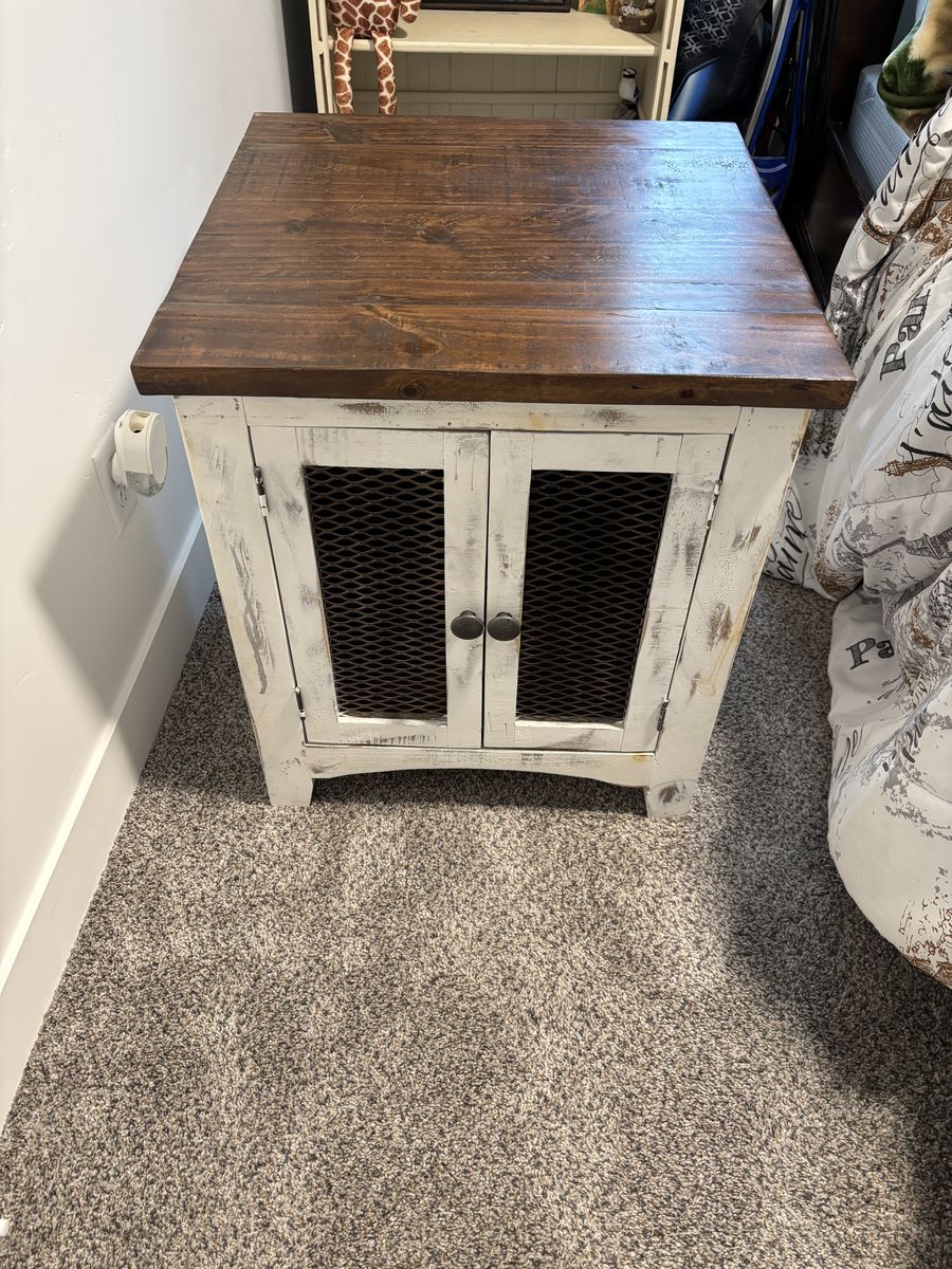 Farm house accent table / with double doors