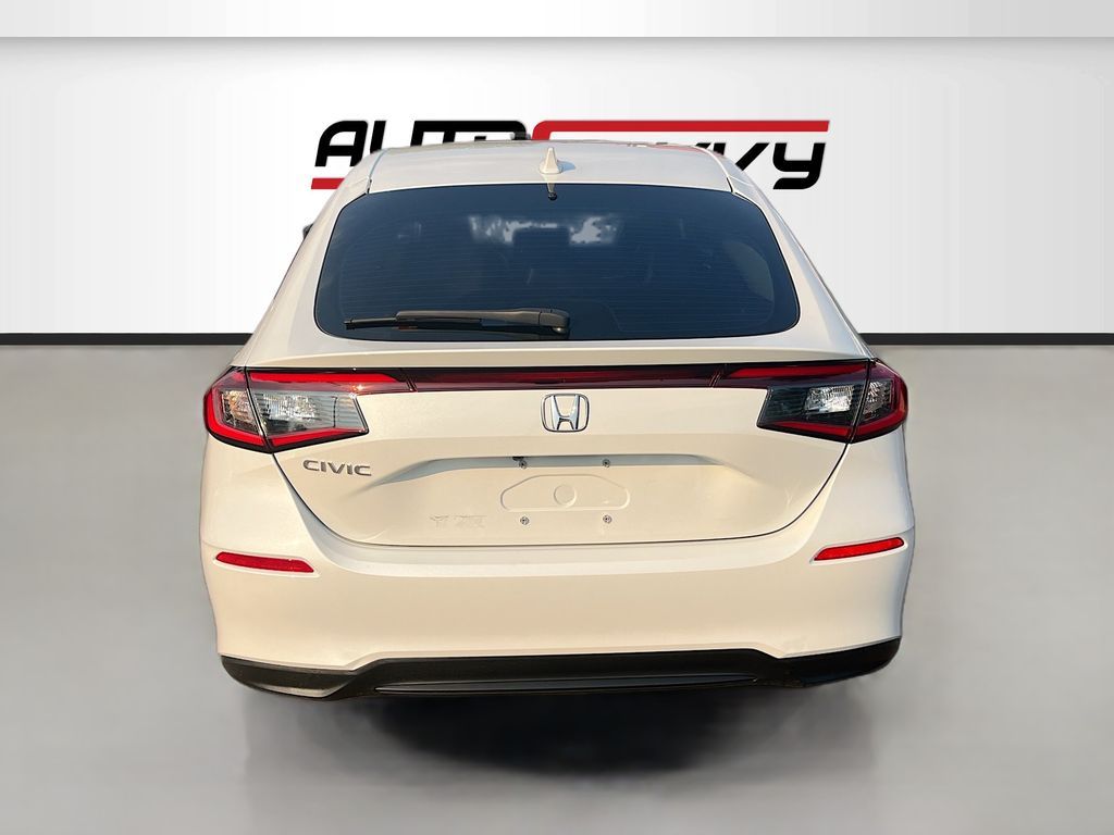 Main image 6