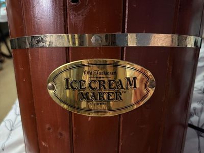 Nostalgia Old Fashioned Electric Ice Cream Maker Wooden Bucket Style