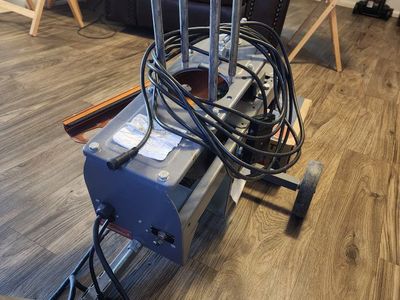 Electric Clay Pigeon Target Thrower Machine with Wheeled Cart and White Flyer Targets