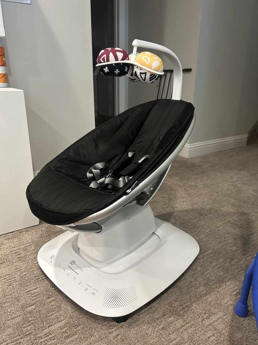 4moms mamaRoo 4 Infant Baby Swing Bouncer Multi-Motion Soother with new born insert