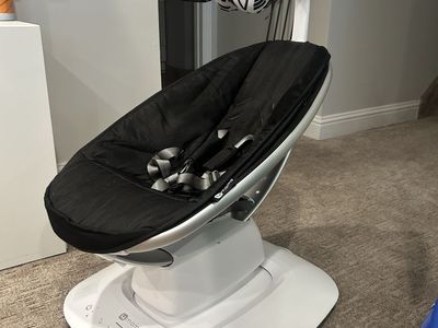 4moms mamaRoo 4 Infant Baby Swing Bouncer Multi-Motion Soother with new born insert