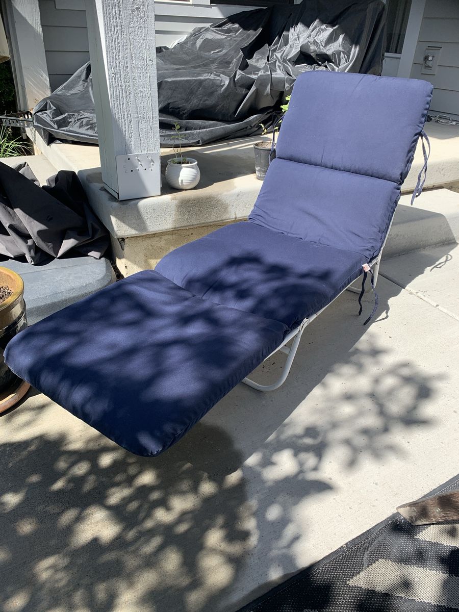 Adjustable Navy Blue Patio Lounge Chair with Cushion - Outdoor Recliner