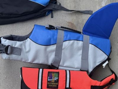 Outward hound dog life vest small med or large SWIM VEST ONE WITH SHARK FIN 20.00