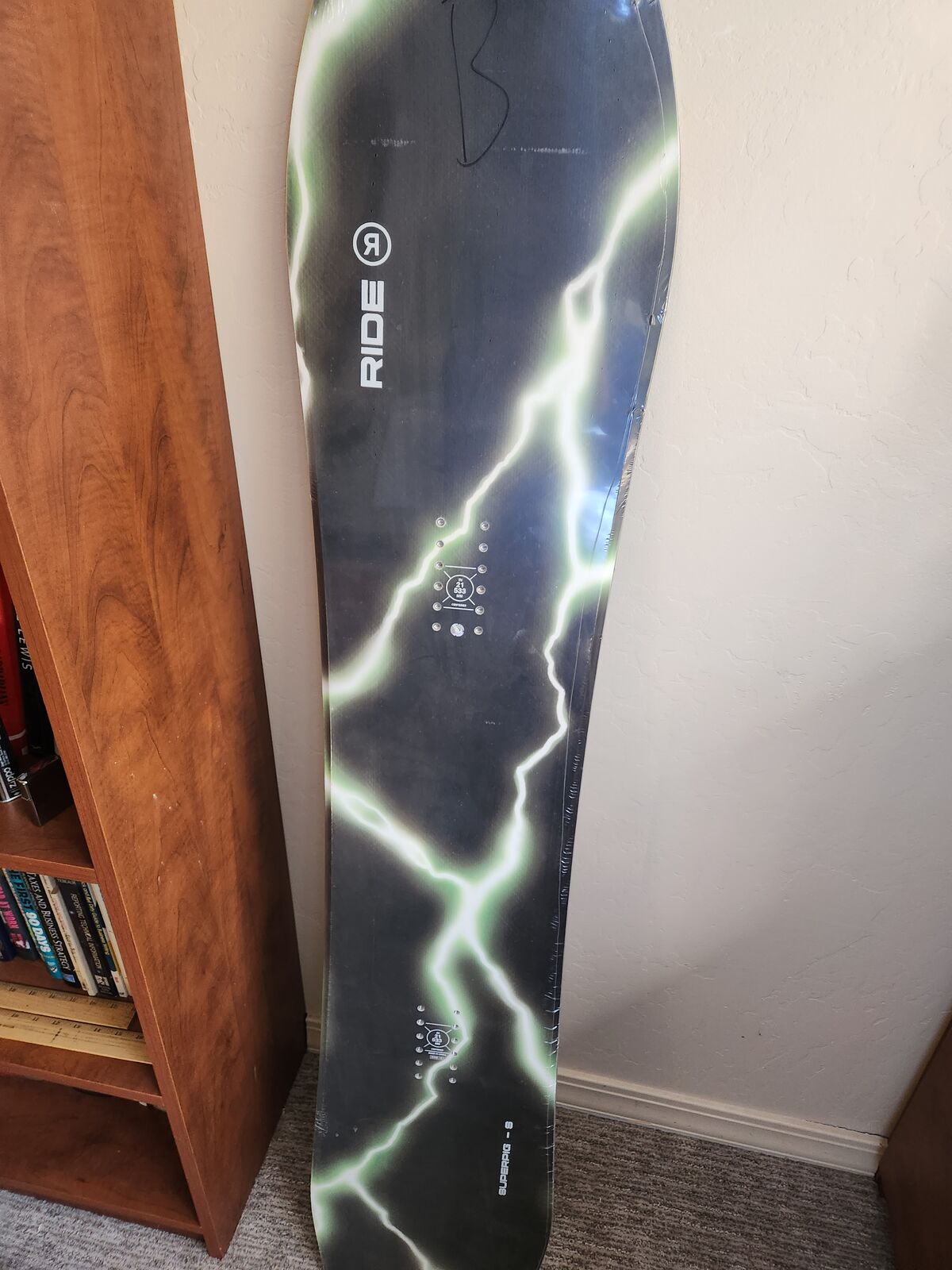 New - Ride SuperPig Snowboard - Size Small