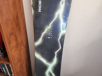 New - Ride SuperPig Snowboard - Size Small