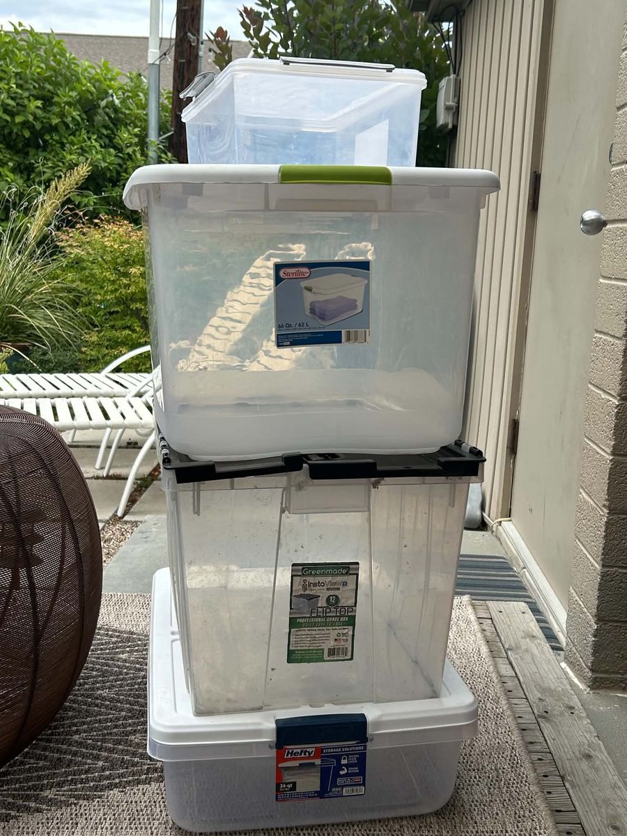 BINS TOTES LIDS THAT LOCK SET OF 5