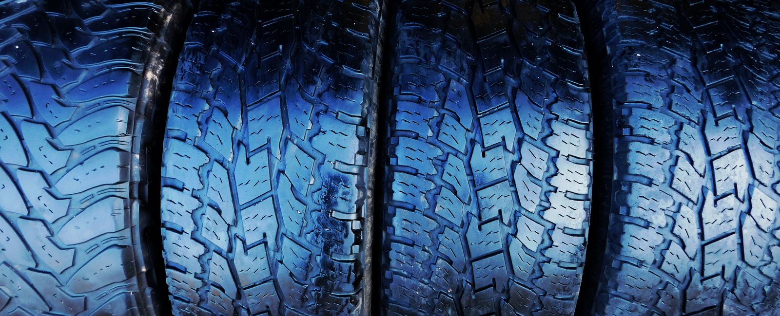 295 60R 20 Toyo