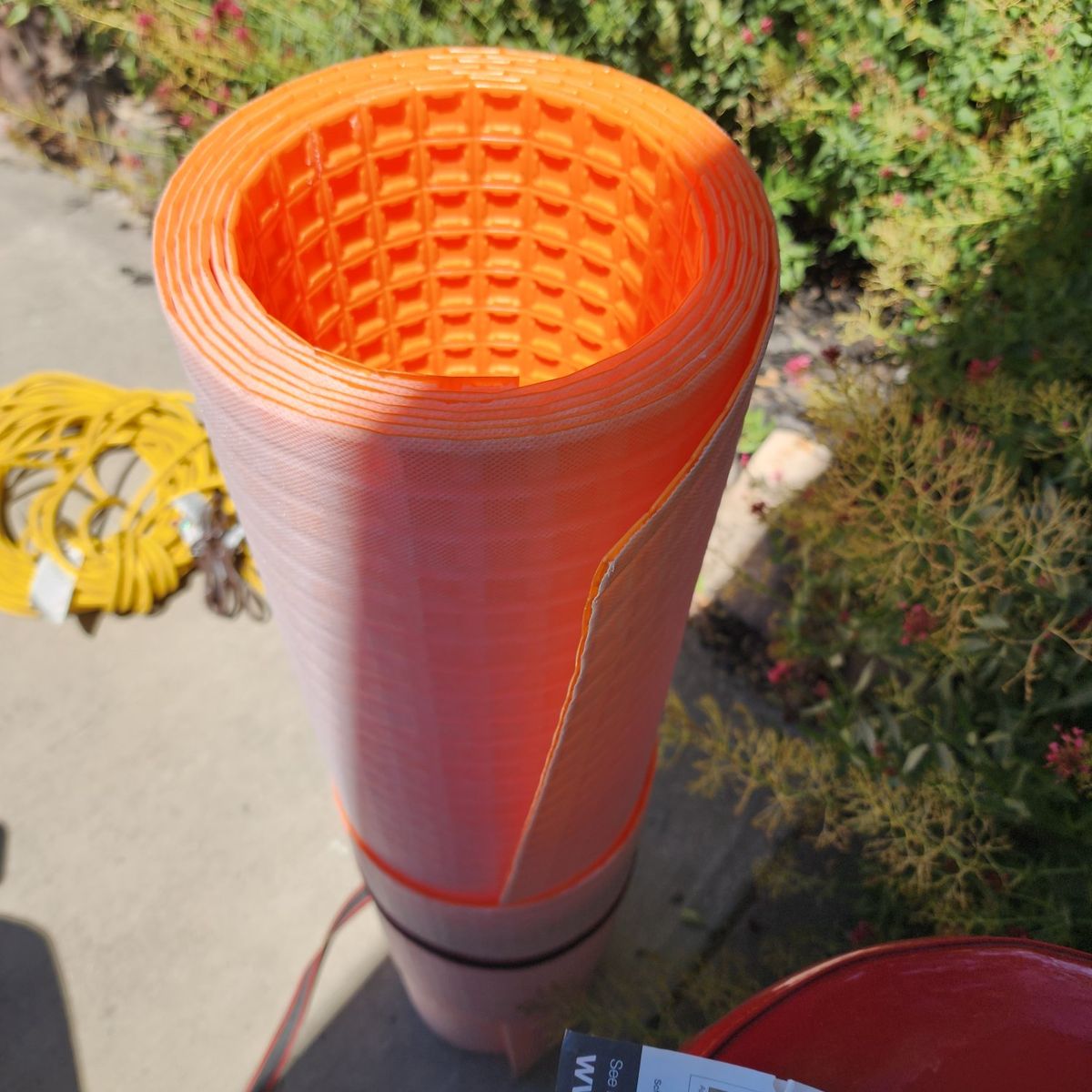 Schluter Ditra Heat Mat DHE 120 V DHE HK 12015 120V 15.3 sq ft Orange Floor Heating Cable