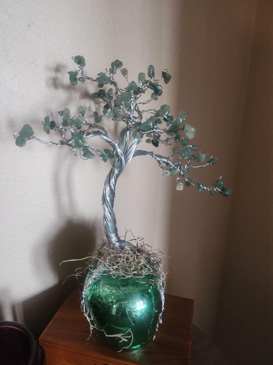 Wire tree sculpture-gift trinket