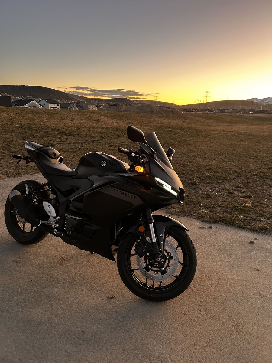 2025 Yamaha YZF-R3 – 5,500 Miles – Loaded with Upgrades