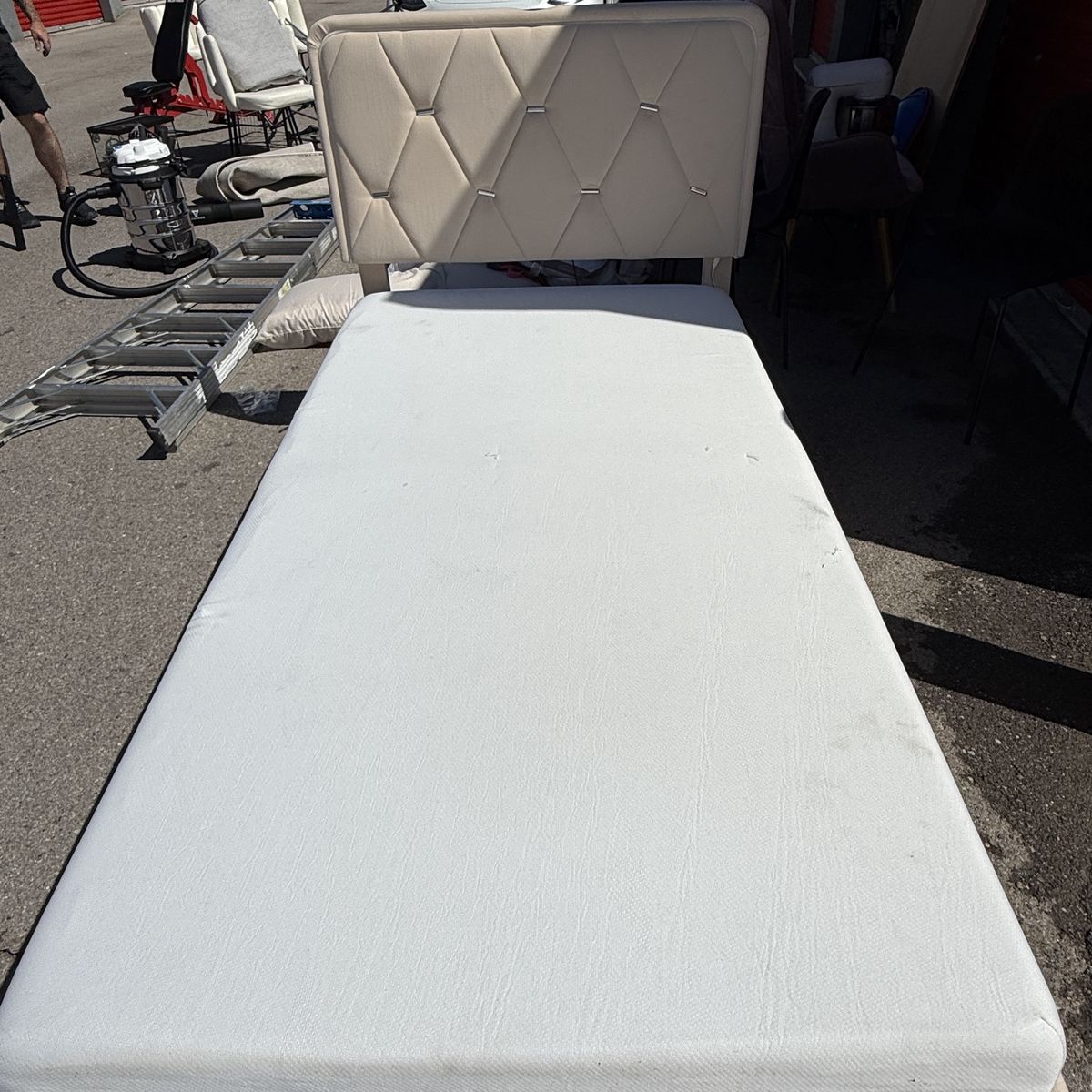 Twin bed