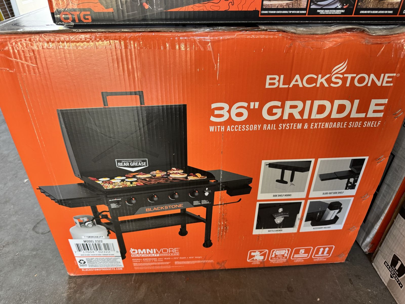 Blackstone 36 Inch Omnivore Griddle with Hard Cover and Accessory Rail