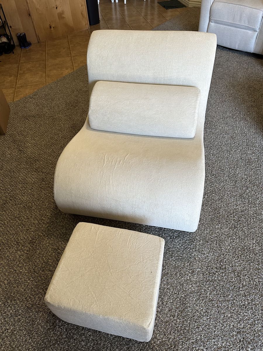 Reading Chair with Ottoman