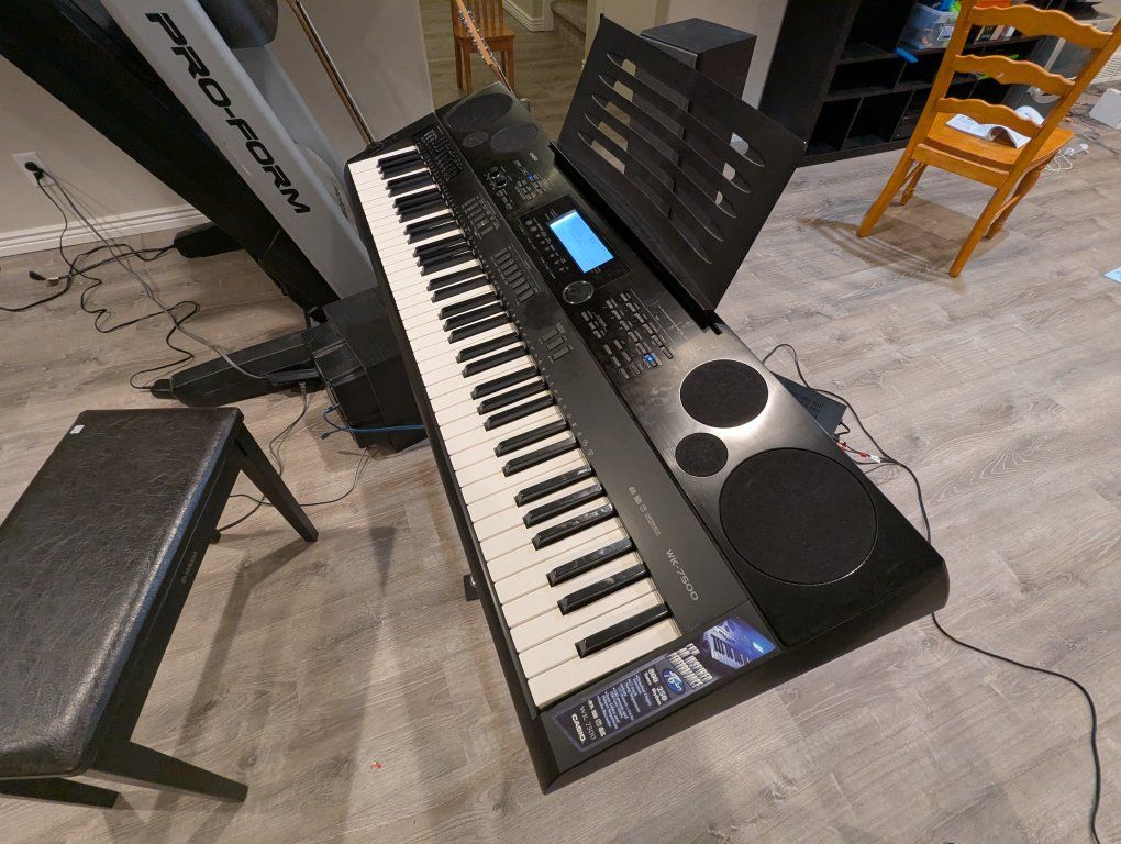 Casio WK-7500 76-Key Workstation Keyboard with Canvas Case